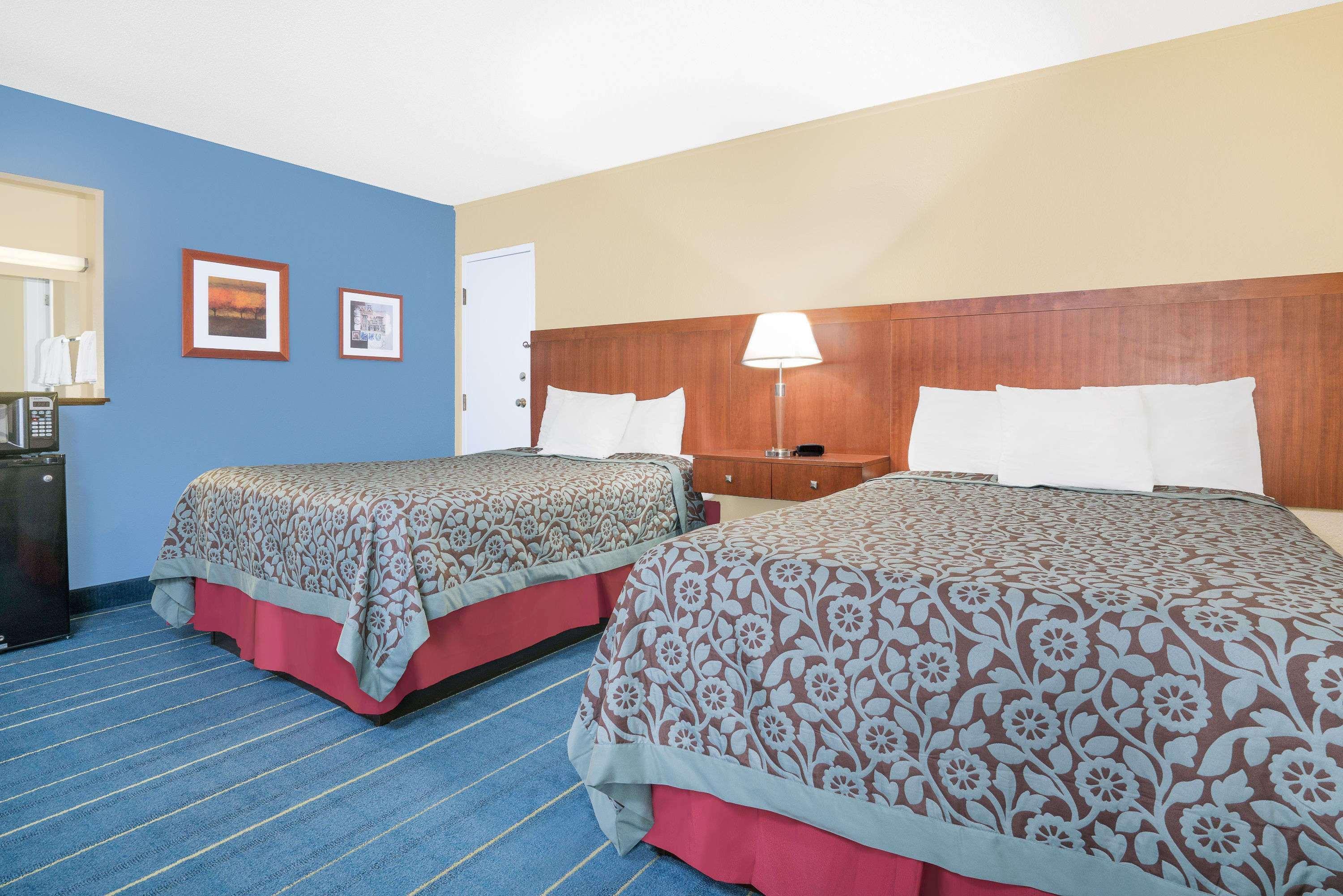 Days Inn By Wyndham Alexandria Mn Экстерьер фото