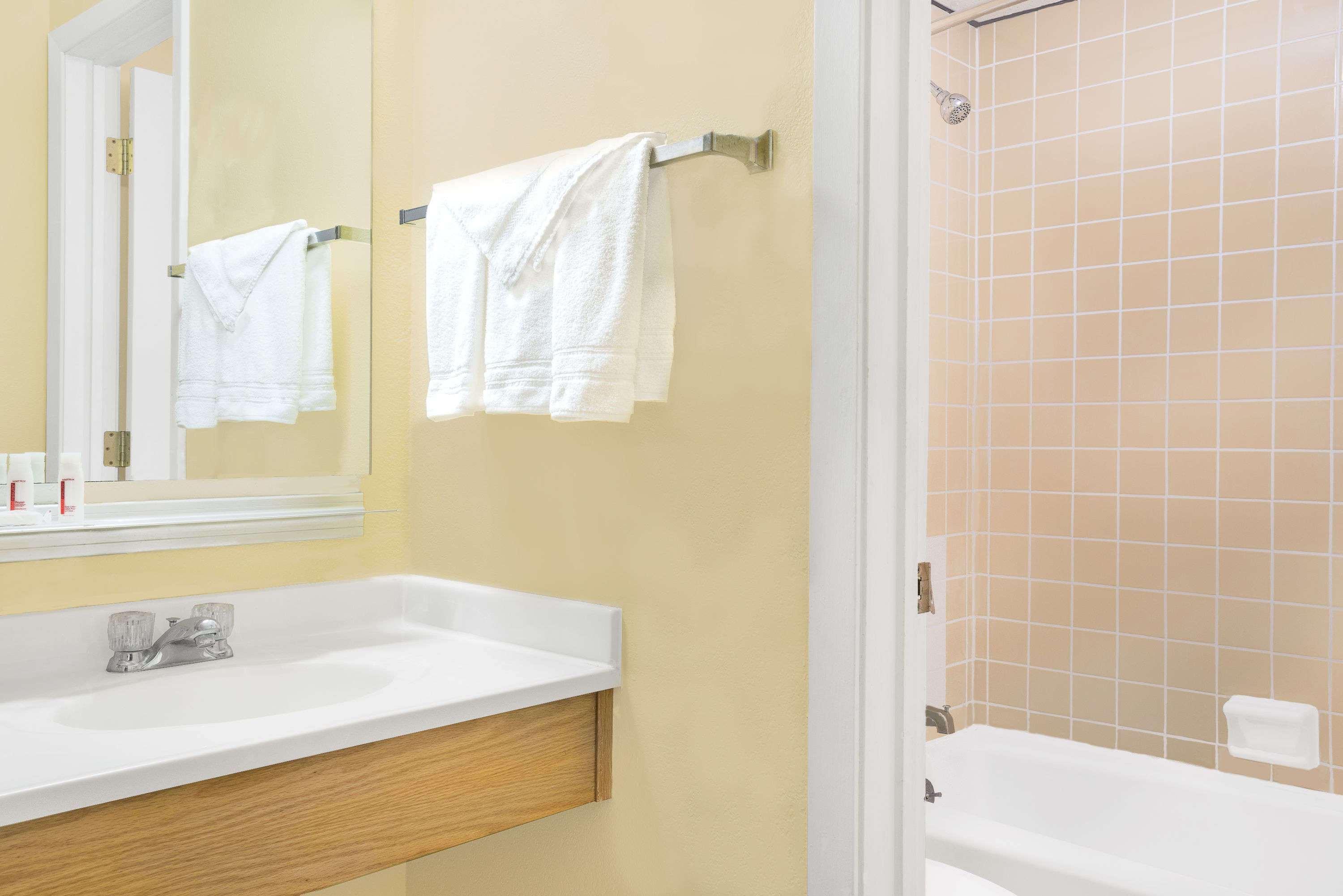 Days Inn By Wyndham Alexandria Mn Экстерьер фото