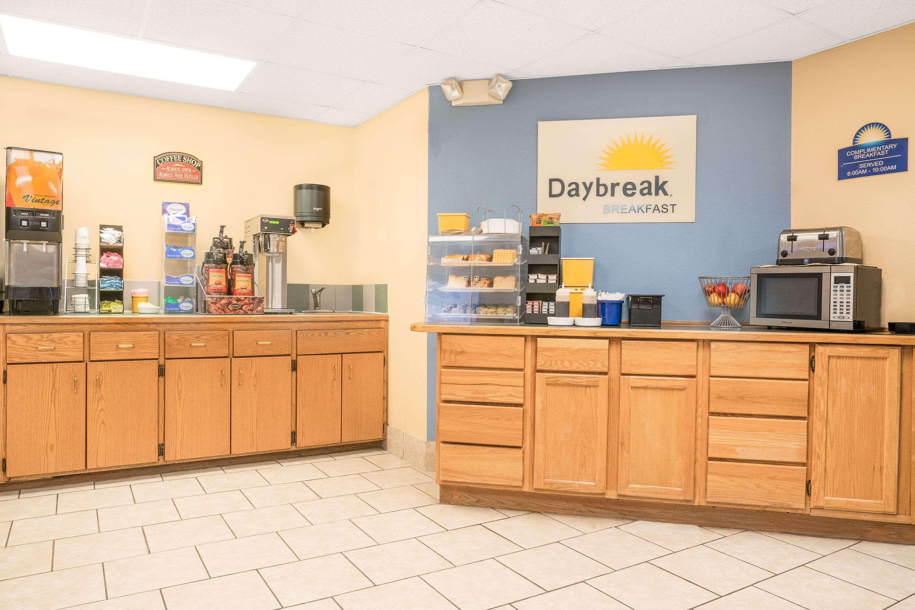 Days Inn By Wyndham Alexandria Mn Экстерьер фото