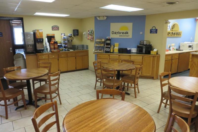 Days Inn By Wyndham Alexandria Mn Экстерьер фото